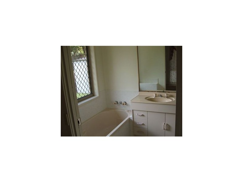 11 Thistle street, Regents Park QLD 4118