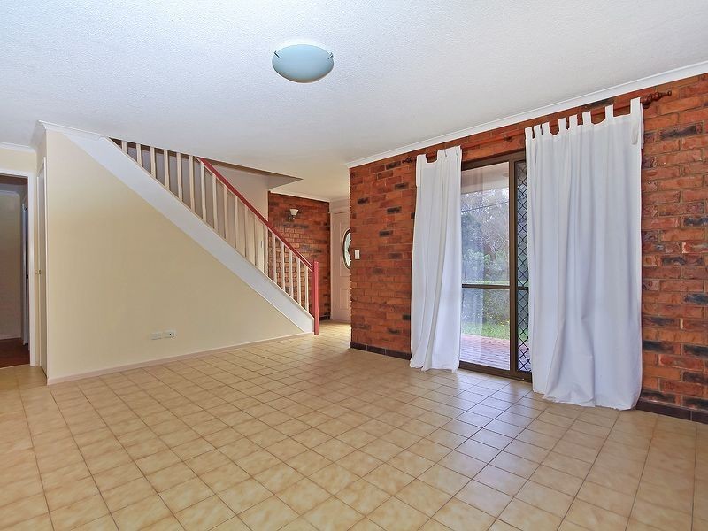 19 Seaton Street, Hillcrest QLD 4118