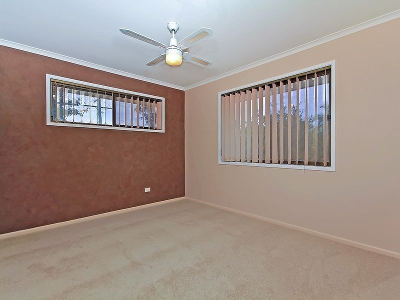 19 Seaton Street, Hillcrest QLD 4118