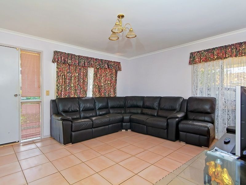 76 Bottlebrush Drive, Regents Park QLD 4118
