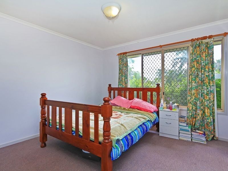 76 Bottlebrush Drive, Regents Park QLD 4118