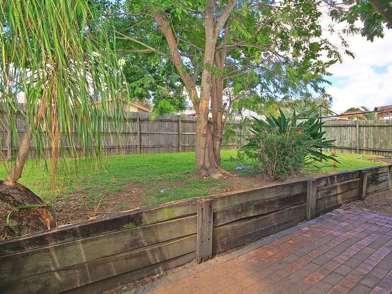 76 Bottlebrush Drive, Regents Park QLD 4118