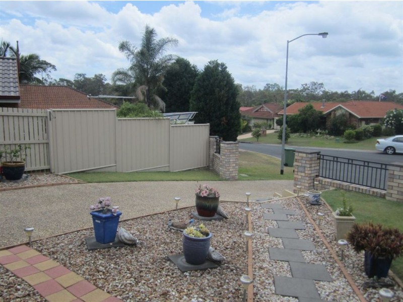 17 Ibrox Court, Regents Park QLD 4118