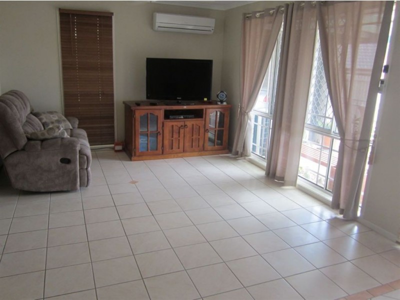 17 Ibrox Court, Regents Park QLD 4118