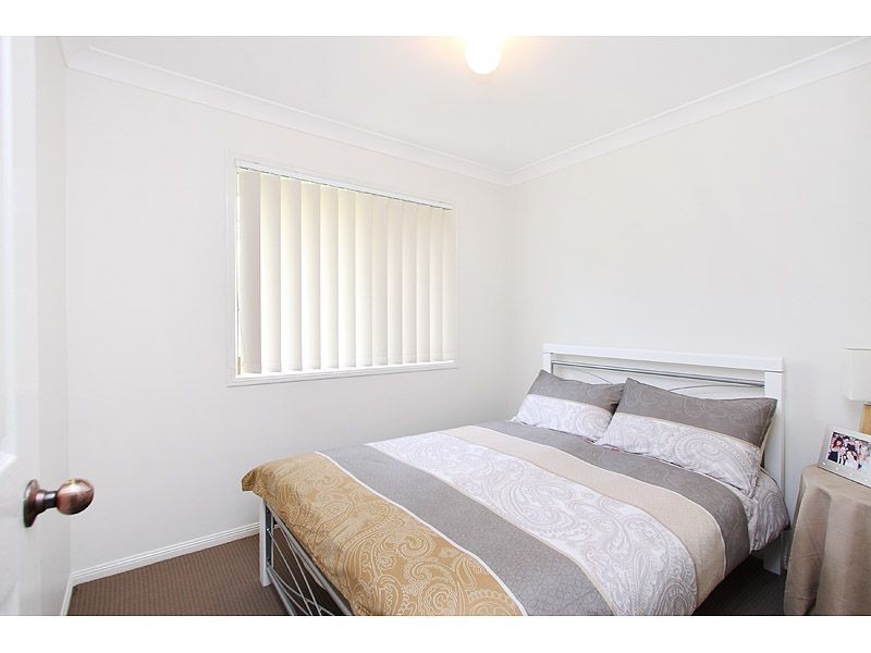 8 Pinnacle Close, Regents Park QLD 4118