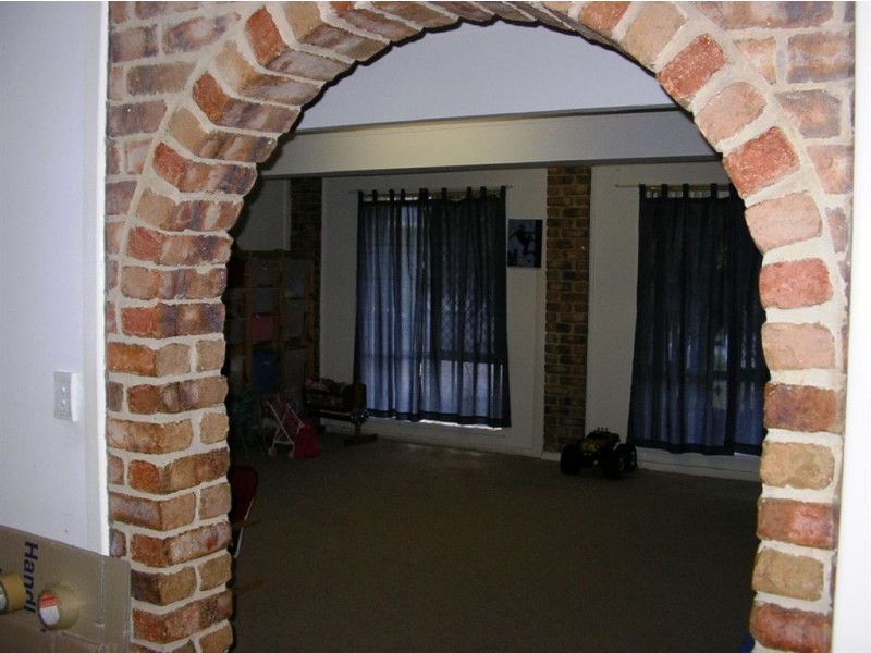 2 Itea Court, Regents Park QLD 4118