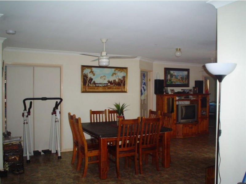 18 Isaac Court, Hillcrest QLD 4118