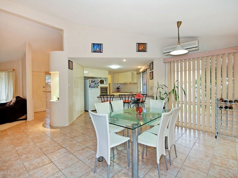 35 Newbury Place, Carindale QLD 4152