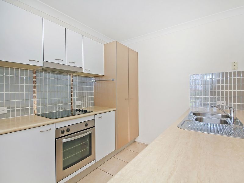 8 RAINBOW CRT, Regents Park QLD 4118
