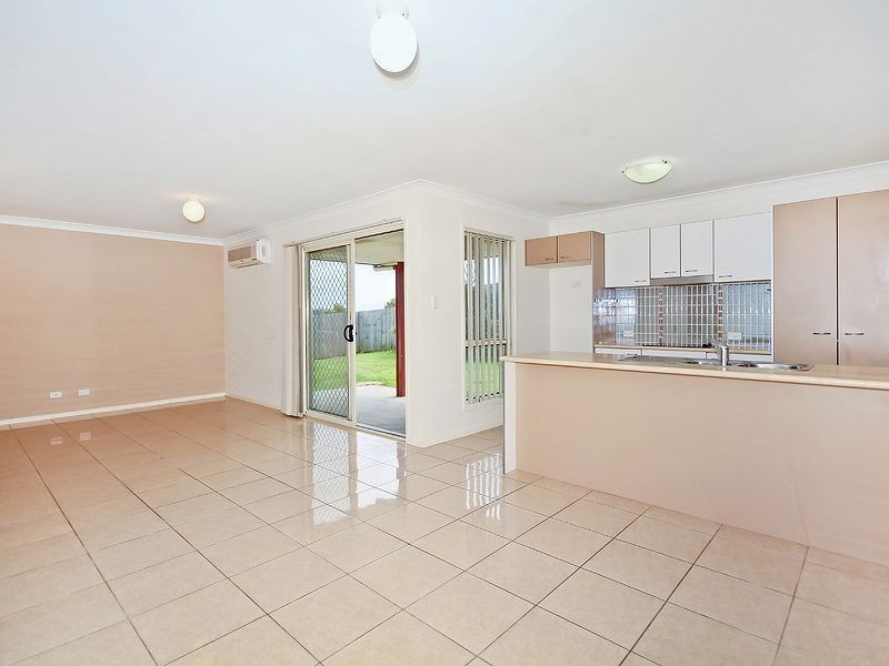 8 RAINBOW CRT, Regents Park QLD 4118