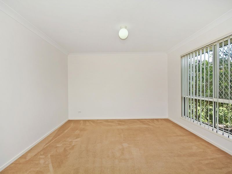8 RAINBOW CRT, Regents Park QLD 4118