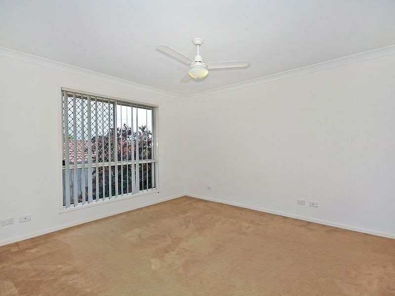 8 RAINBOW CRT, Regents Park QLD 4118