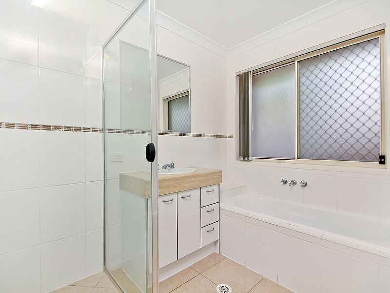 8 RAINBOW CRT, Regents Park QLD 4118