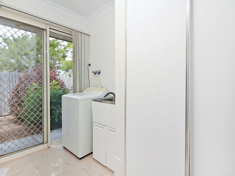 8 RAINBOW CRT, Regents Park QLD 4118