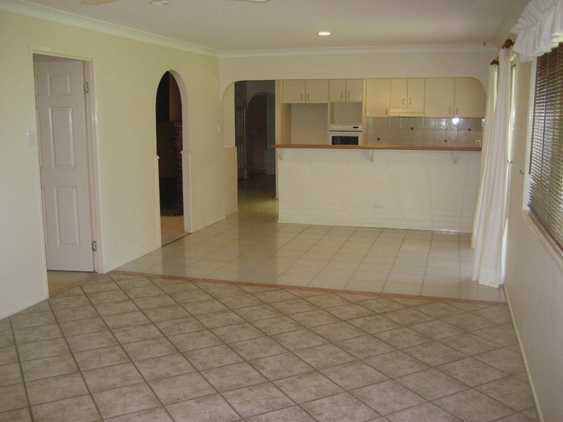 10-12 Holyrood Ct, Munruben QLD 4125