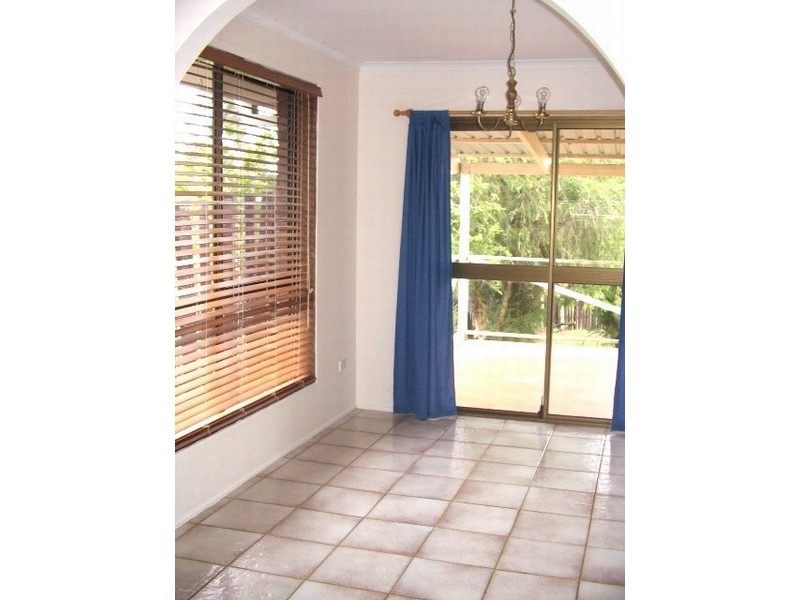 37 Dracon St, Regents Park QLD 4118