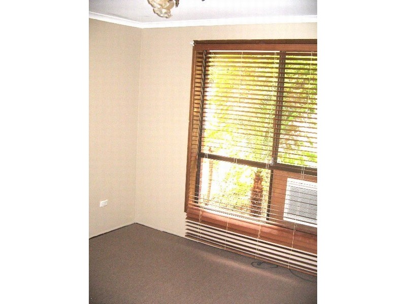 37 Dracon St, Regents Park QLD 4118
