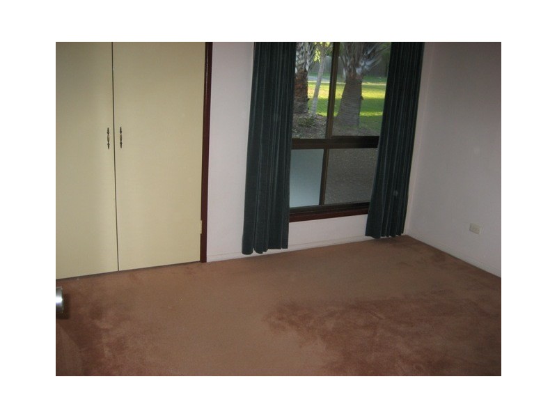 64 Vansittart Rd, Regents Park QLD 4118