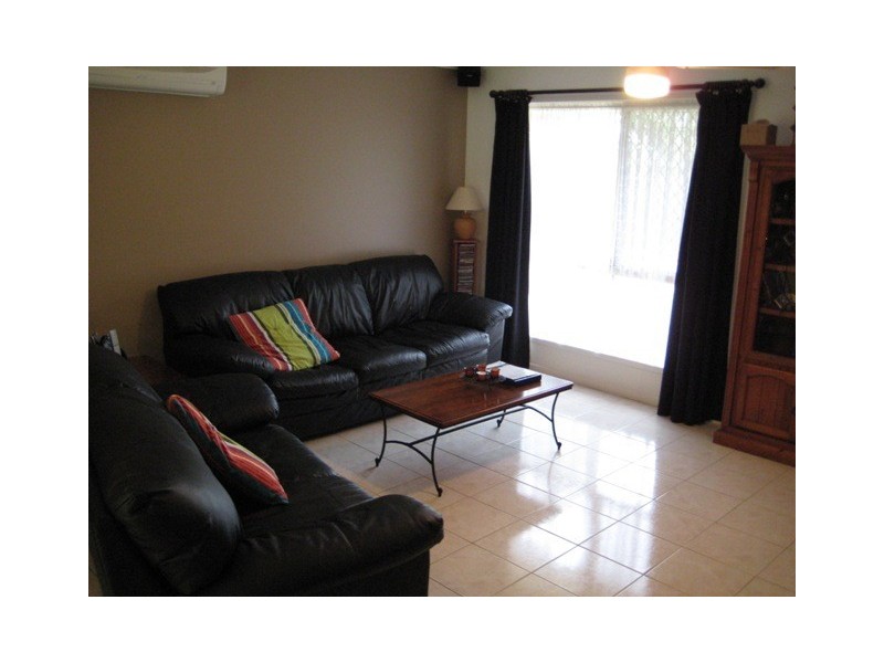 16 Learmonth Ct, Hillcrest QLD 4118