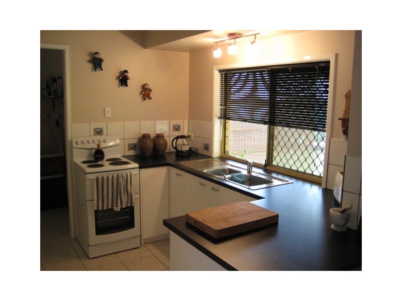 16 Learmonth Ct, Hillcrest QLD 4118