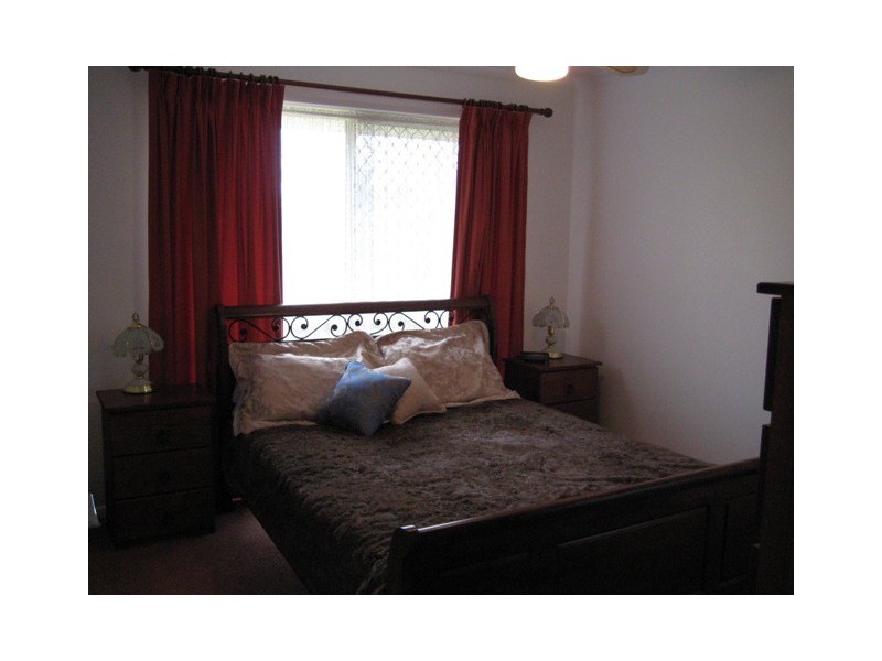 16 Learmonth Ct, Hillcrest QLD 4118