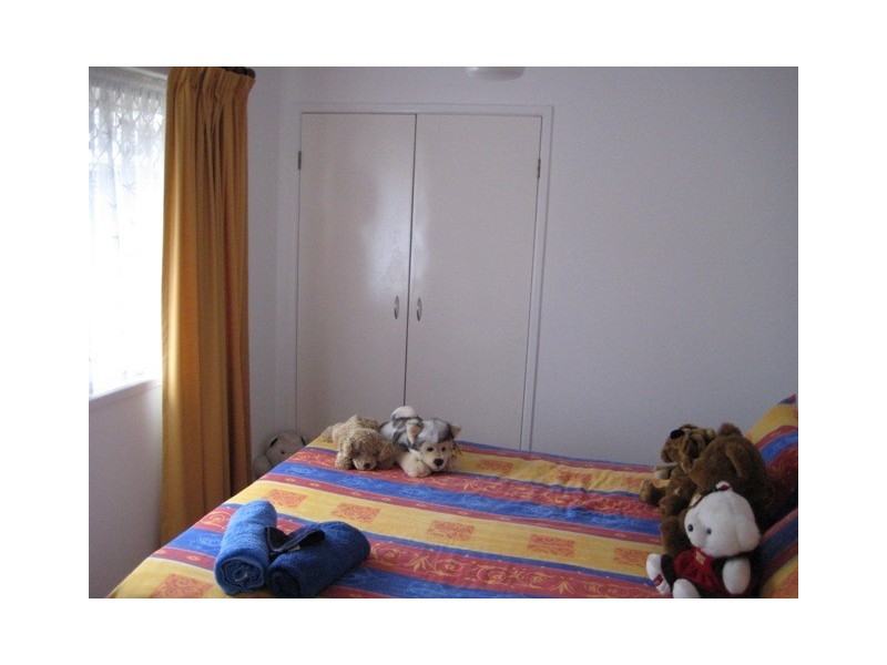 16 Learmonth Ct, Hillcrest QLD 4118