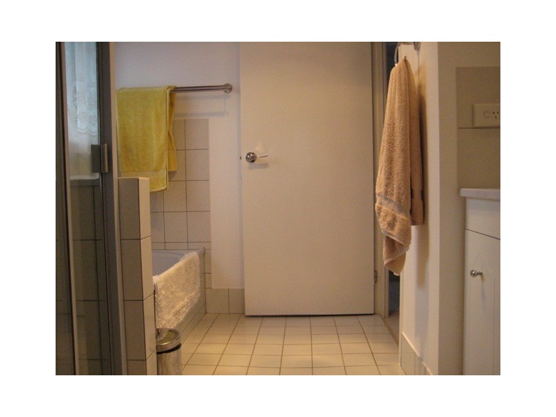 16 Learmonth Ct, Hillcrest QLD 4118