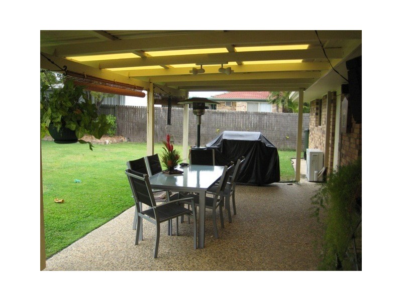 16 Learmonth Ct, Hillcrest QLD 4118