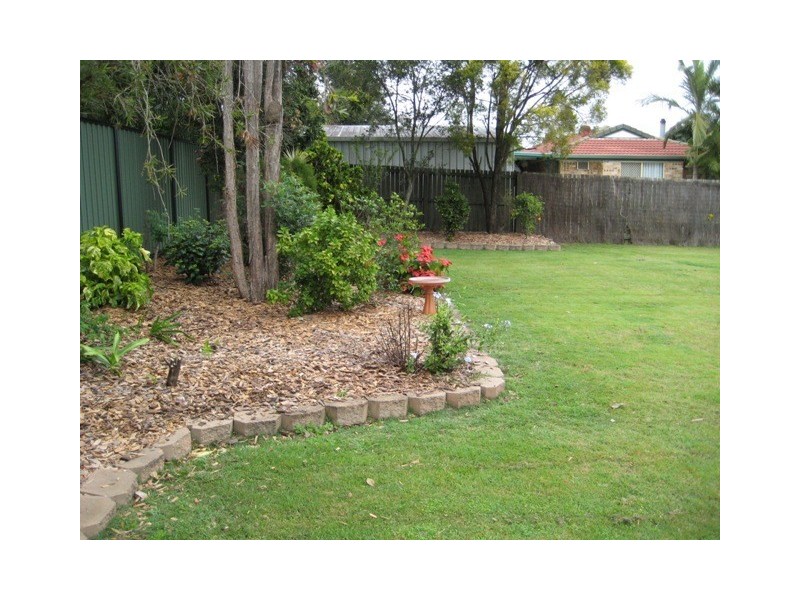 16 Learmonth Ct, Hillcrest QLD 4118