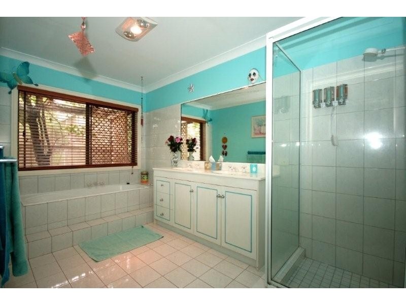 11 Jacaranda Ave, Boronia Heights QLD 4124