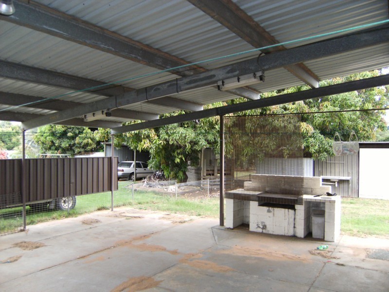 27 Bradman Street, Moranbah QLD 4744