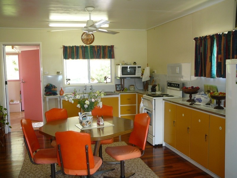 11 Redcliffe Avenue, Seaforth QLD 4741