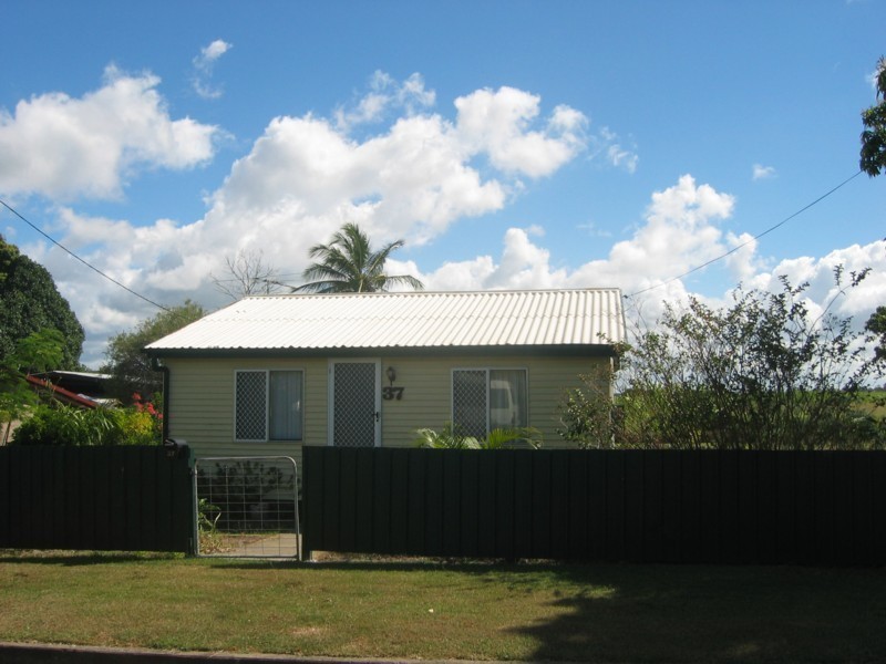 37 Beach Road, Sarina Beach QLD 4737