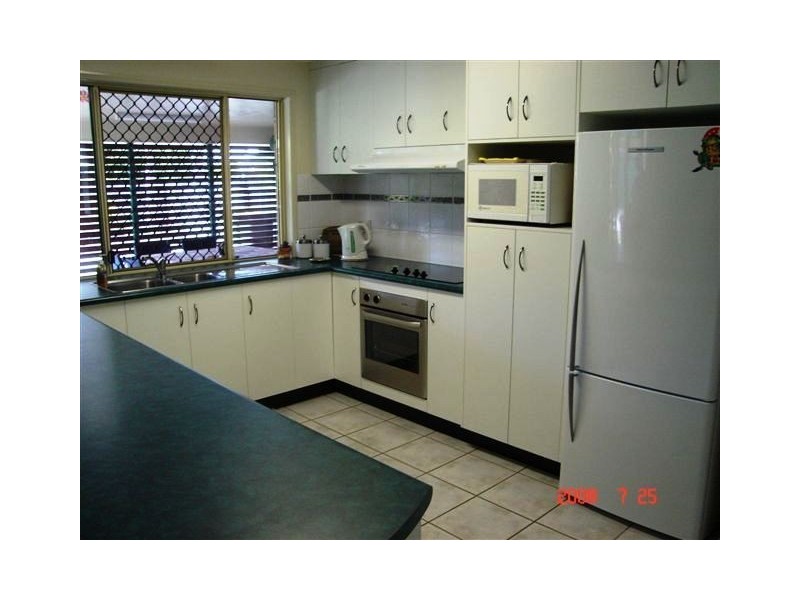 5 Seaside Place, Blacks Beach QLD 4740