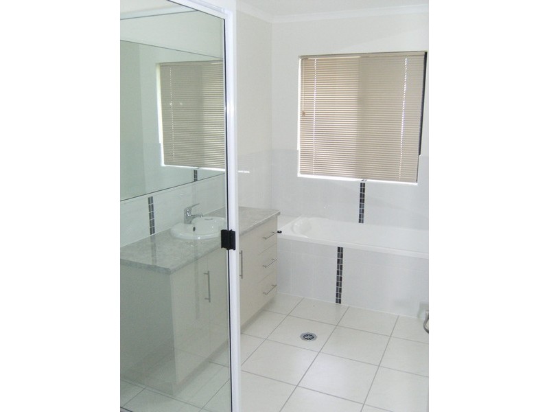 145 Mackay-Eungella Road, Alexandra QLD 4740