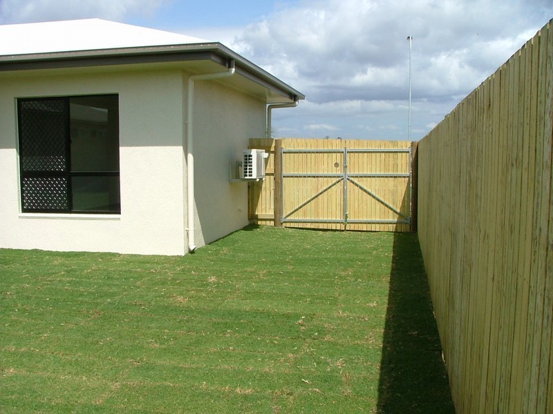 152 Daintree Drive, Bushland Beach QLD 4818