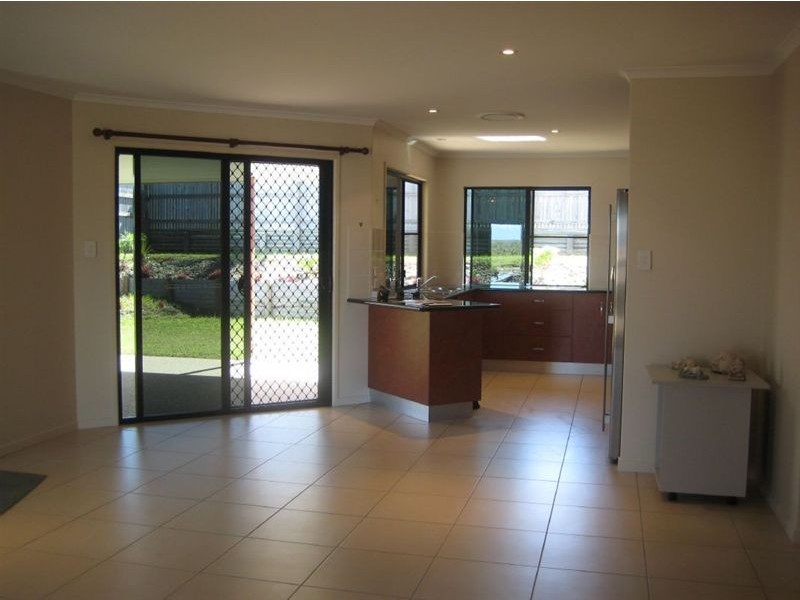 10 Manning Street, Rural View QLD 4740