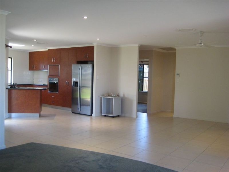 10 Manning Street, Rural View QLD 4740