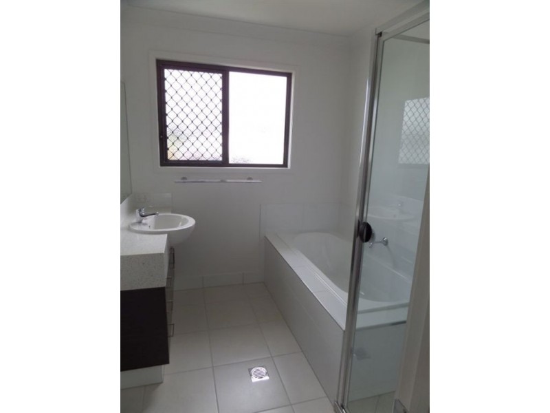 1 Morehead Drive, Rural View QLD 4740