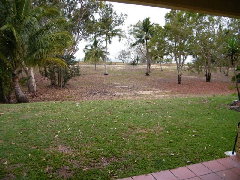 1/4 Symons Avenue, Bucasia QLD 4750