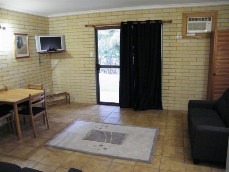 1/4 Symons Avenue, Bucasia QLD 4750