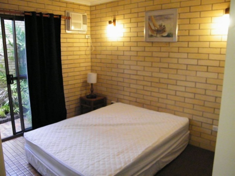 1/4 Symons Avenue, Bucasia QLD 4750