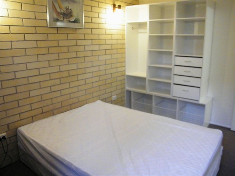 1/4 Symons Avenue, Bucasia QLD 4750