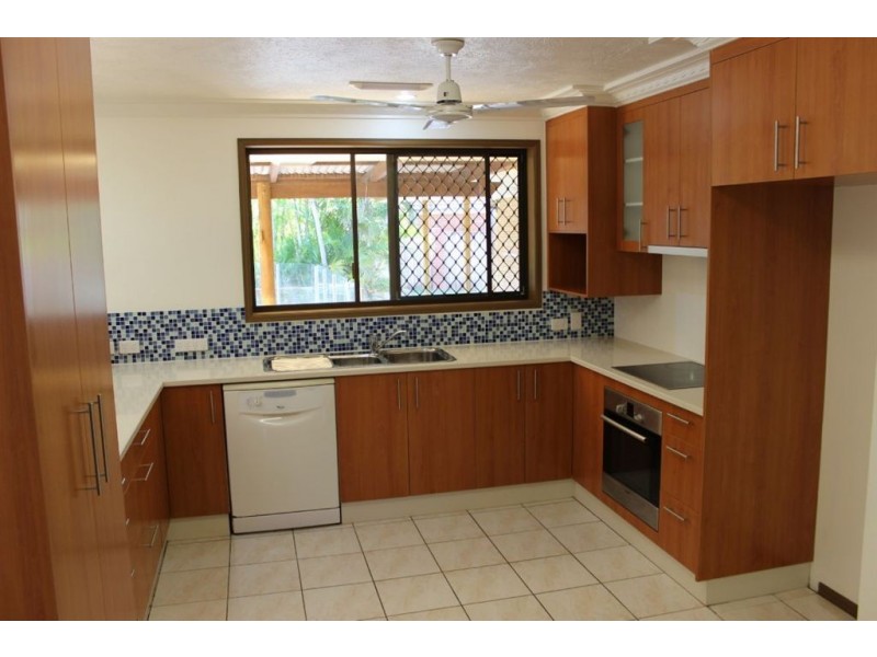 10 Sunset Beach Court, Shoal Point QLD 4750