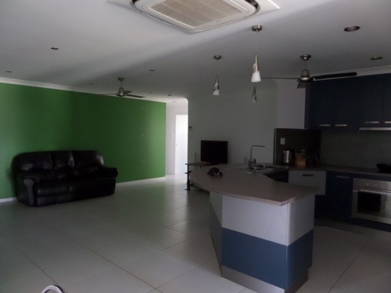 25 Vidar Crescent, Ooralea QLD 4740