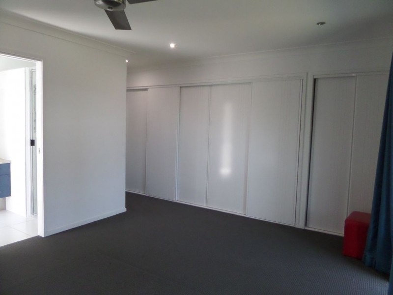 25 Vidar Crescent, Ooralea QLD 4740