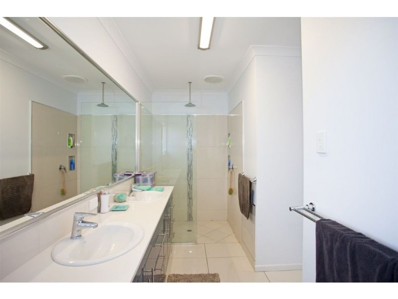 25 Kensington Court, Glenella QLD 4740