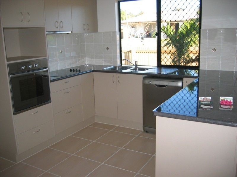 2/24 Eva Parade, Glenella QLD 4740