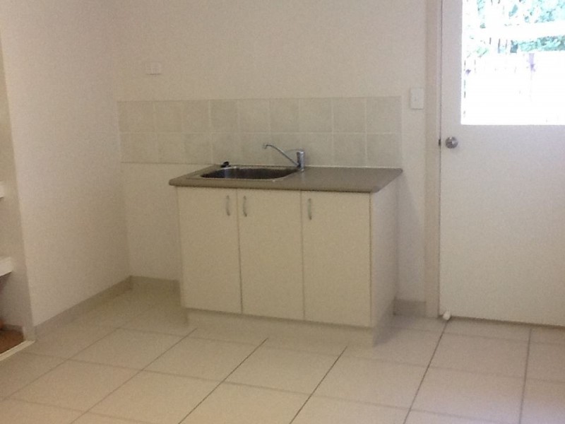 2/24 Eva Parade, Glenella QLD 4740