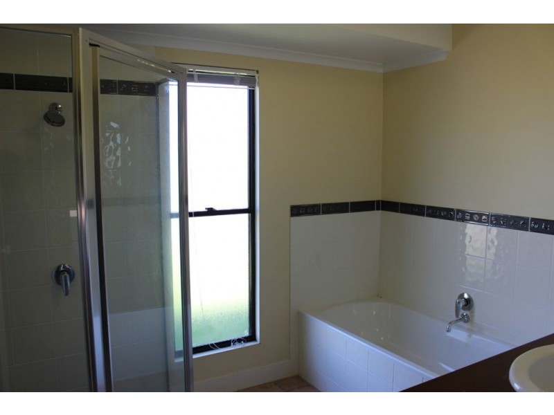 14 Wheeler Drive, Glenella QLD 4740